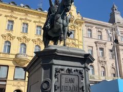 -耶拉契奇总督广场