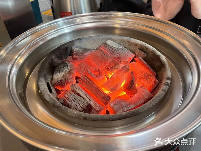 围炉肉舍•炭烤活鳗•丹东海鲜烤肉(步行街店)图片