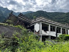 -四川汶川特大地震漩口中学遗址