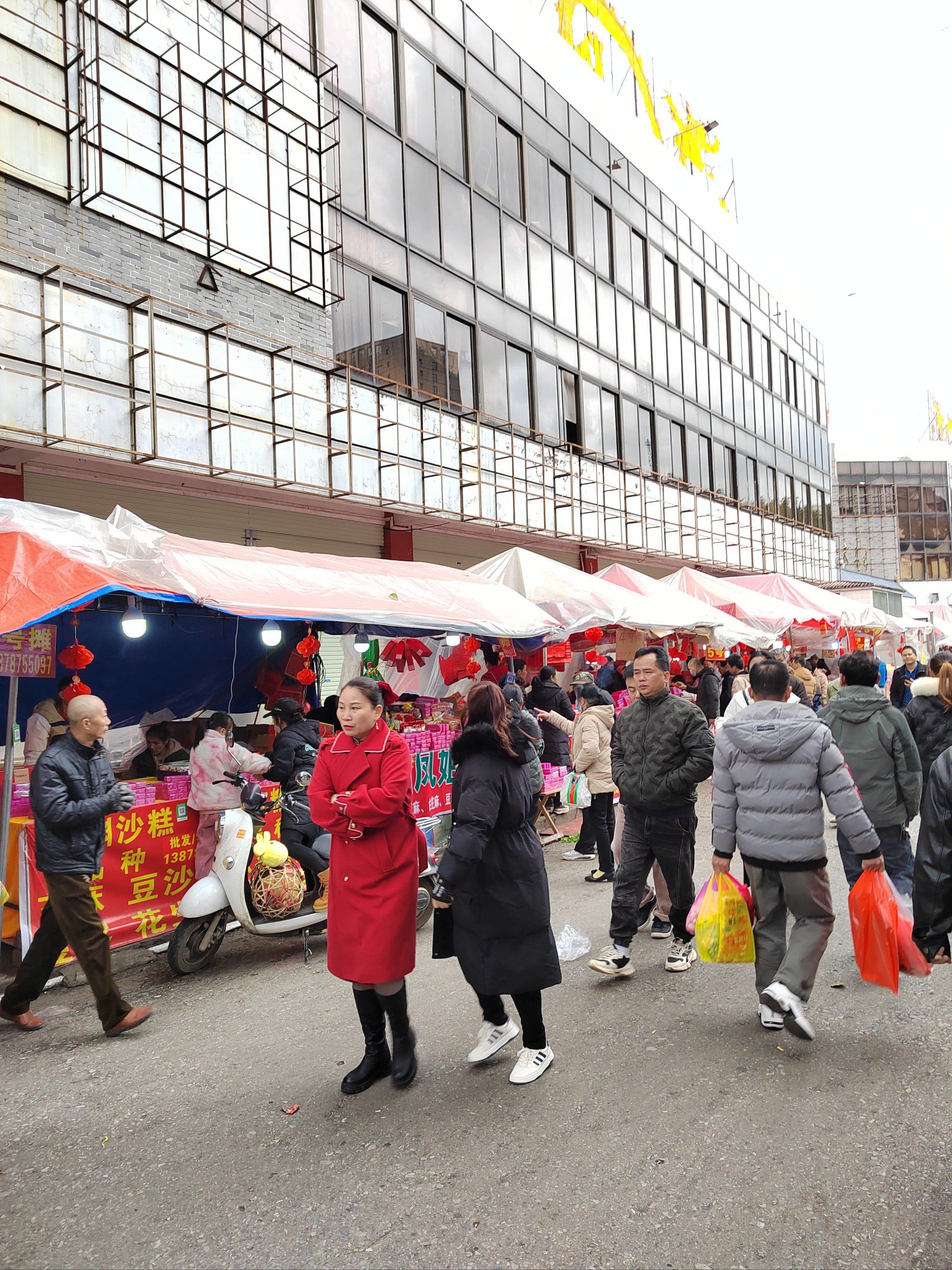 小县城的年货市场