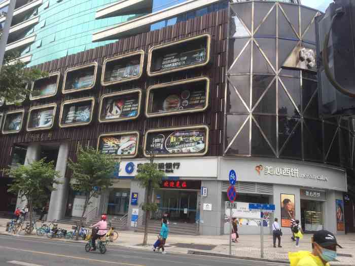 越富创兴广场-"没有了以前的人气,只有少数铺头开住,哎,.