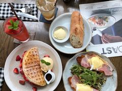 -ROAST coffee & eatery