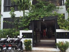 -Neary Khmer Restaurant