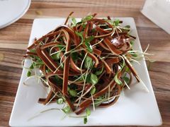 香椿苗拌黑豆腐丝-闻道食府烙饼卷带鱼(原车耳营店原大觉寺店)