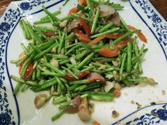 芦蒿炒腊肉-朗妈私房菜(婺女州店)