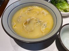 金汤黄鱼馄饨-蟹黄鱼·楼上面馆(外滩中央旗舰店)