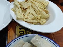 -三里屯土灶炖公鸡地锅鸡(江东店)