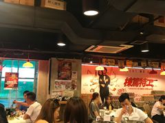 大堂-鲜入围煮花胶鸡海鲜火锅
