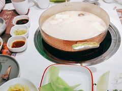 -洪氏嗨捞·广东猪肚鸡·椰子鸡火锅(西咸万象城店)