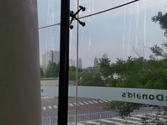 -麦当劳(展览路店)