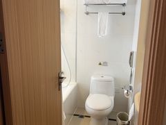 -上海虹桥君丽假日酒店(娄山关路地铁站店)