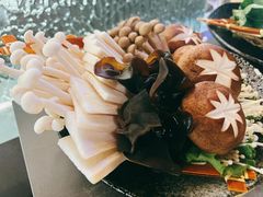 -湊湊火锅·茶憩(杭州湖滨银泰in77店)
