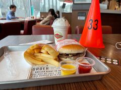 蘑菇牛肉汉堡-FATBURGER 特富客汉堡(外交公寓店)