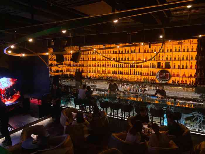 echo club 回声俱乐部-"绿地广场现在真是变成酒吧聚集地了,抽时间.