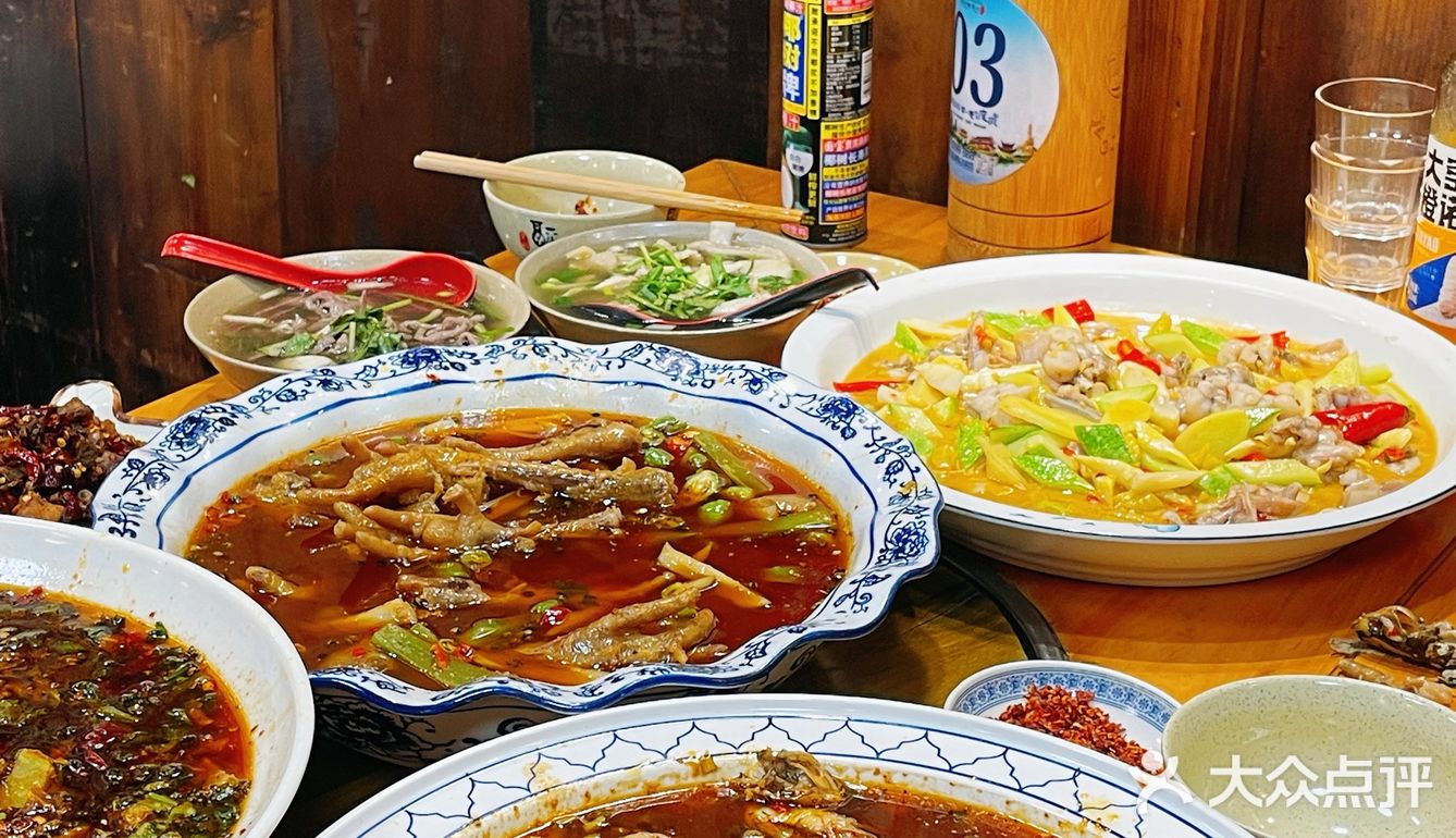 峨眉山当地人都会经常去吃的土菜馆～