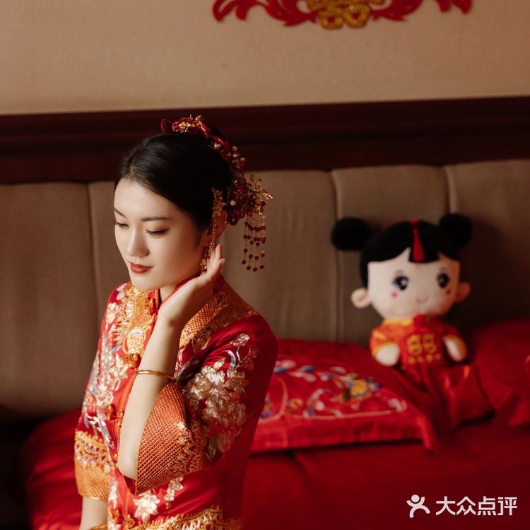 这样“哇塞”的中式嫁衣 中国红太惊艳了[爱心]