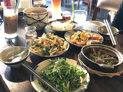 -Cuc Gach Quan Restaurant