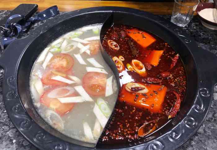 重庆二娃老火锅(夫子庙店)-"南京第一吃下了飞机就赶往酒店 在酒店附.