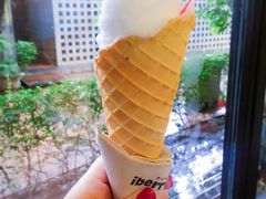 -莓园冰淇淋店