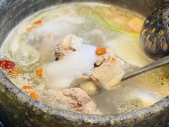 墨脱石锅椰子鸡-墨脱石锅椰子鸡•糟粕醋•东山羊(大东海店)