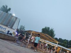 -黄河谷马拉湾海浪浴场