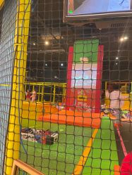 -蹦蹦跳跳(新奥购物中心店)