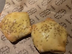 羊肉烤包子-塔哈尔·新疆盛宴(奉贤龙湖店)