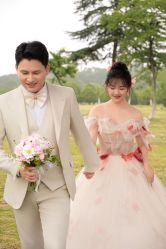 -雪中彩影婚纱摄影·微光艺术中心