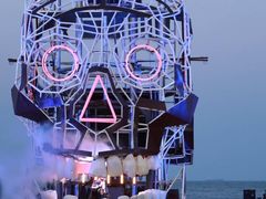 -北戴河碧螺塔海上酒吧公园