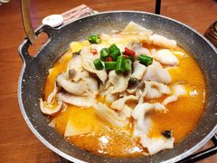 思茅酸汤鱼片-老滇山寨•云南特色菜•地方菜•民族风情歌舞表演(金碧店)