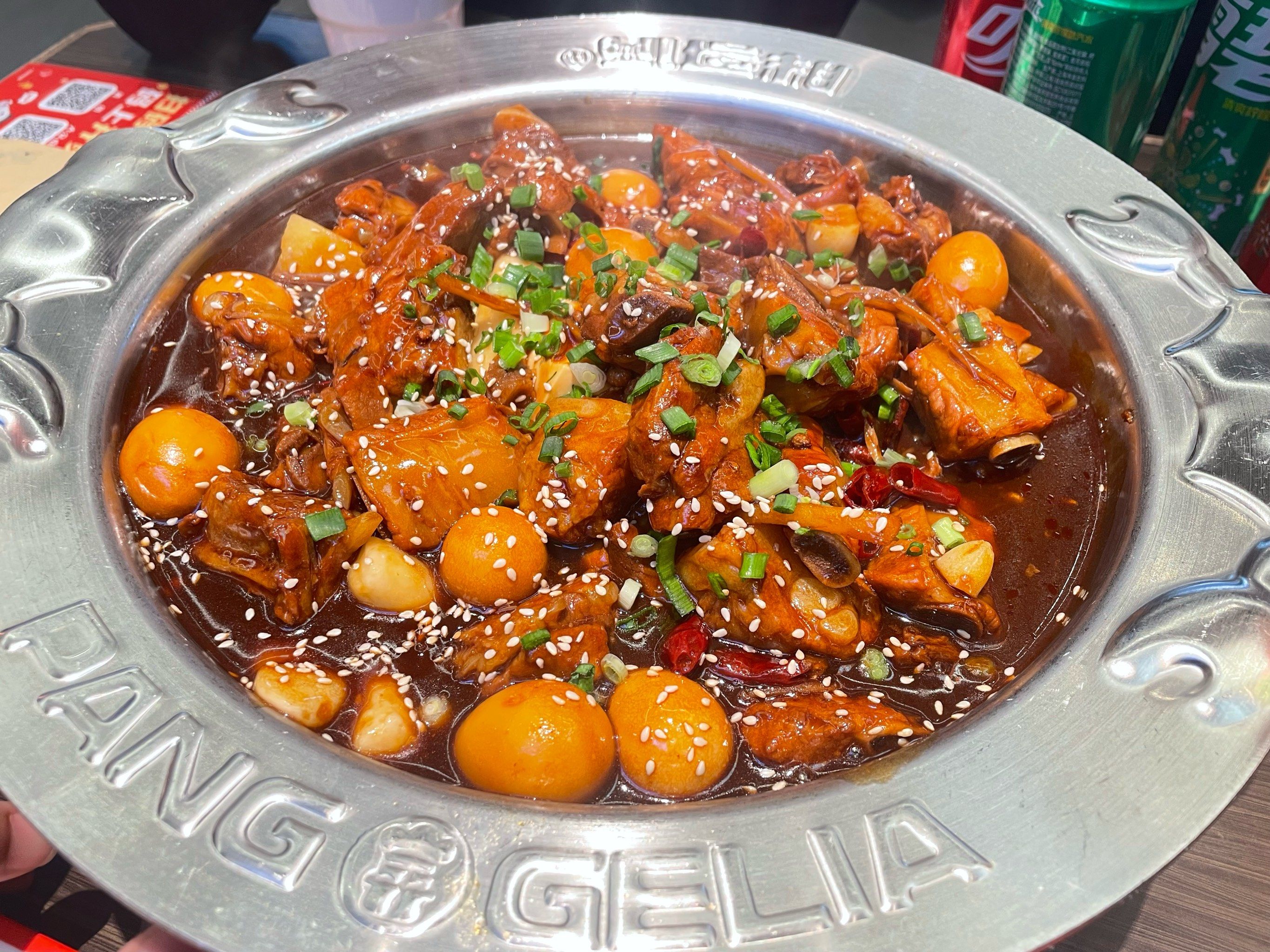 鸡爪煲 胖哥俩肉蟹煲,蟹肉鲜嫩,鸡爪软