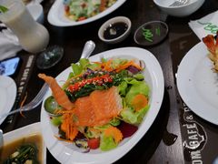 -Chom Cafe and Restaurant