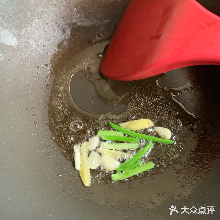 七月烈日厨房之十四弹牙的爆炒肉皮