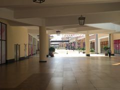 -王府井奥莱临潼小镇(临潼店)