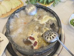-鲁朗纳麦石锅鸡庄园
