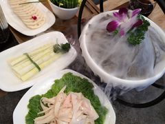 -小天鹅火锅·一线江景洪鼎旗舰店(洪崖洞店)