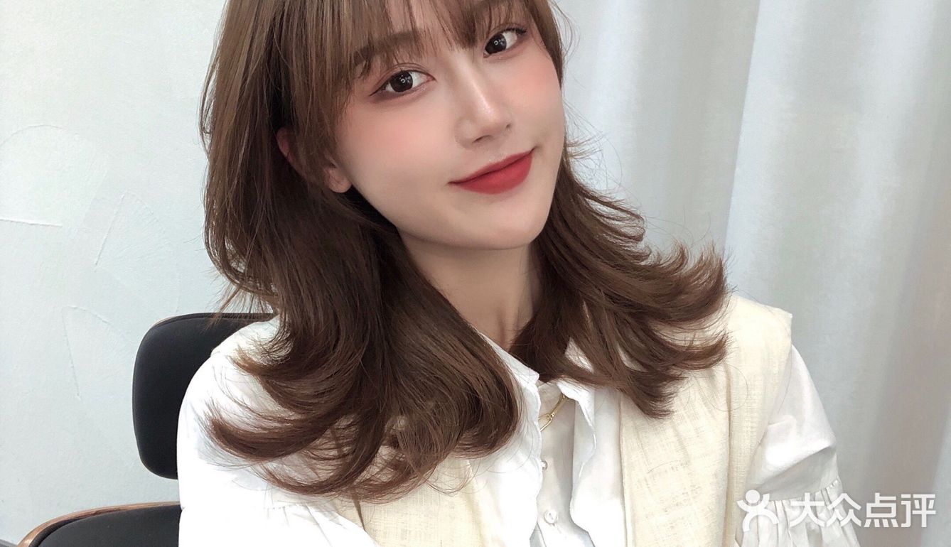 帮表妹从新设计的发型发色