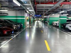 -白玉兰广场停车场