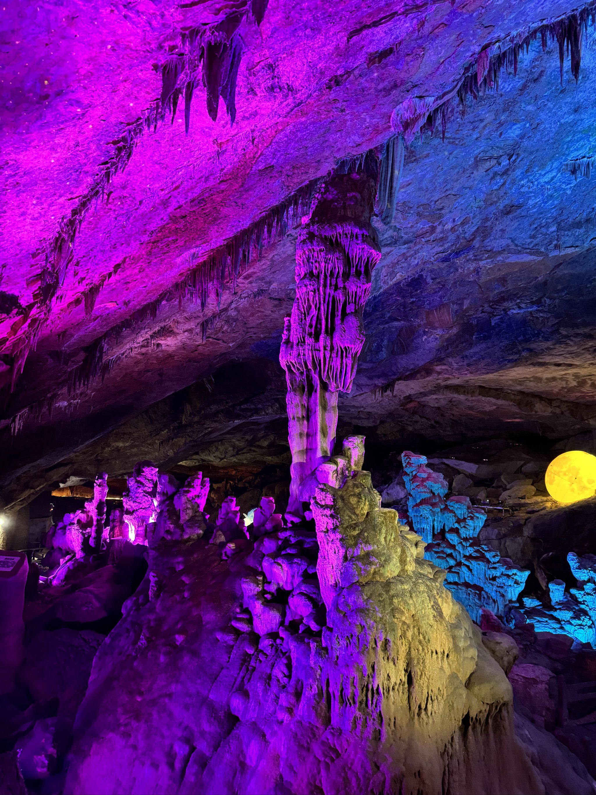 一次很不开心的游玩,网上买的票必须等半小时才能进入,景区服务人员还