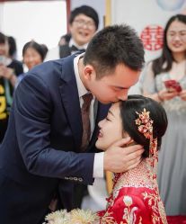 -艾朵婚纱