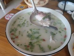 -美顺香食府鱼头老店(雪野湖店)