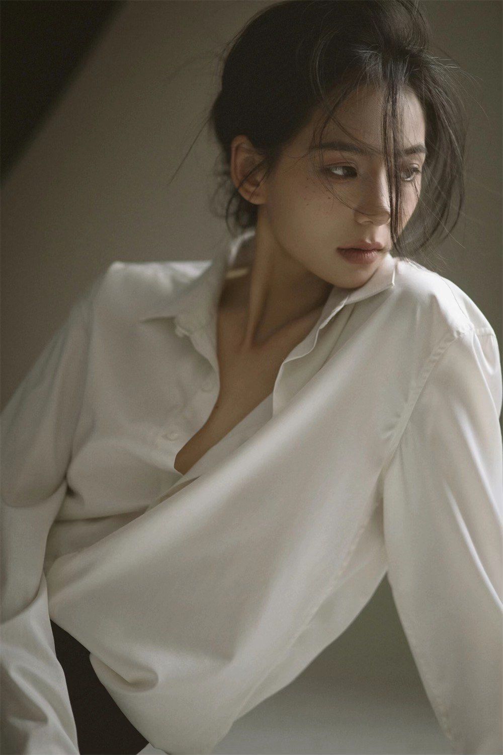 禁欲系白衬衫少女写真
简约高级的男友