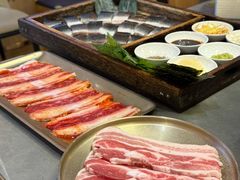 -围炉肉舍•炭烤活鳗•丹东海鲜烤肉(步行街店)
