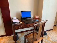 -乌兰湖畔草坪轻奢营地