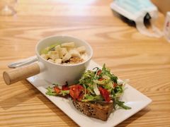 早餐燕麦配水果及酸奶-新元素餐厅(瑞虹天地月亮湾店)