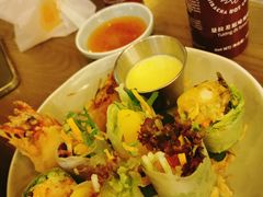 酥炸老虎虾香芒米纸卷配榴莲汁-CHINCHIN 青青·泰国料理(万象食家店)