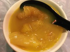 浓厚原只鸡煲花胶汤-鲜入围煮花胶鸡海鲜火锅