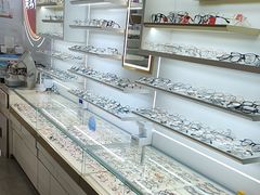 -美式眼镜·授权蔡司.依视路.尼康.豪雅.明月(南翔印象城店)