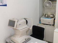 -目上眼镜·蔡司依视路授权(青浦宝龙店)