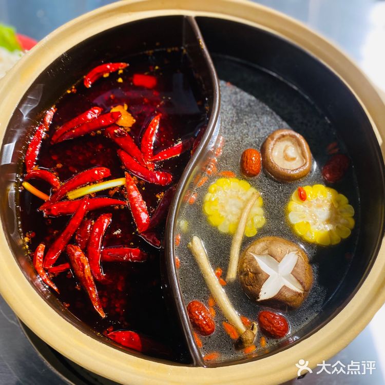龙华江湖酒馆风重庆老火锅